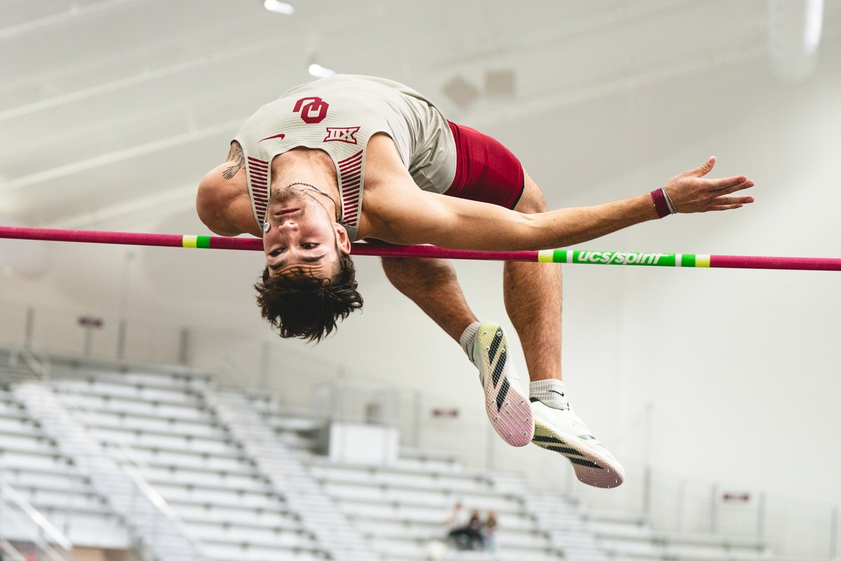 OU_Track's tweet photo. 𝙅𝙪𝙨𝙩 𝙖 𝙜𝙡𝙞𝙢𝙥𝙨𝙚.

This weekend the Sooners:

► Collected eight titles.
► Secured over 11 new collegiate personal bests.
► Registered eight facility records at the brand-new R.A. "Murray" Fasken '39 indoor track and field.
► Six athletes made their collegiate debut.
► Three athletes made their Sooner debut.

#BoomerSooner ☝️