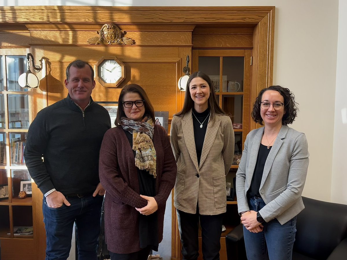 Great to meet with @CarlaBeckSK Leader of @Sask_NDP along with @WotherspoonT and @nicolesarauer to discuss the state of small businesses in Saskatchewan. Appreciate you taking the time to listen to the concerns of business owners.