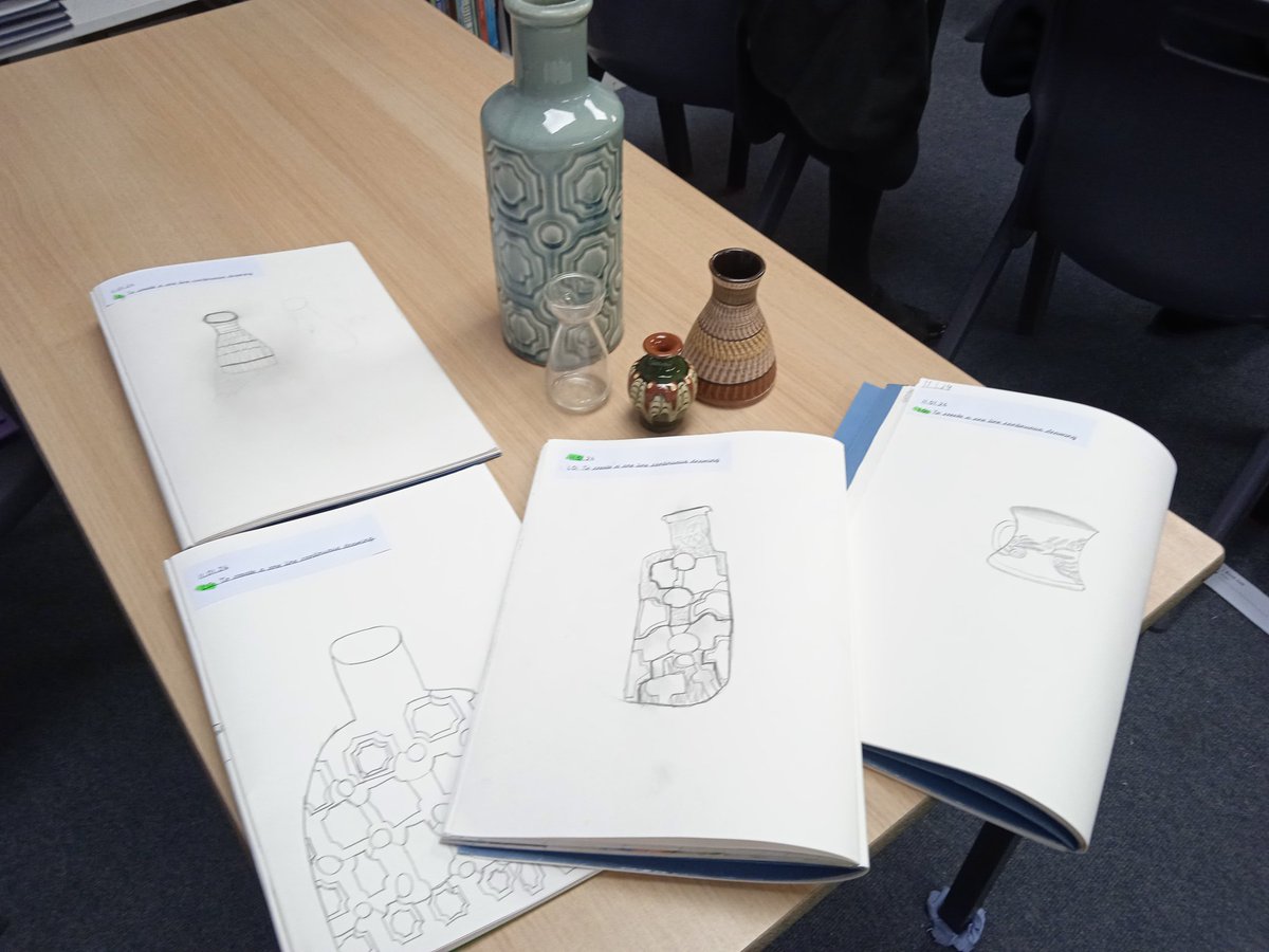 ConnorD_Academy's tweet photo. Y6 created these images of vases this week using just one continuous line! https://t.co/rAwbycDFVG