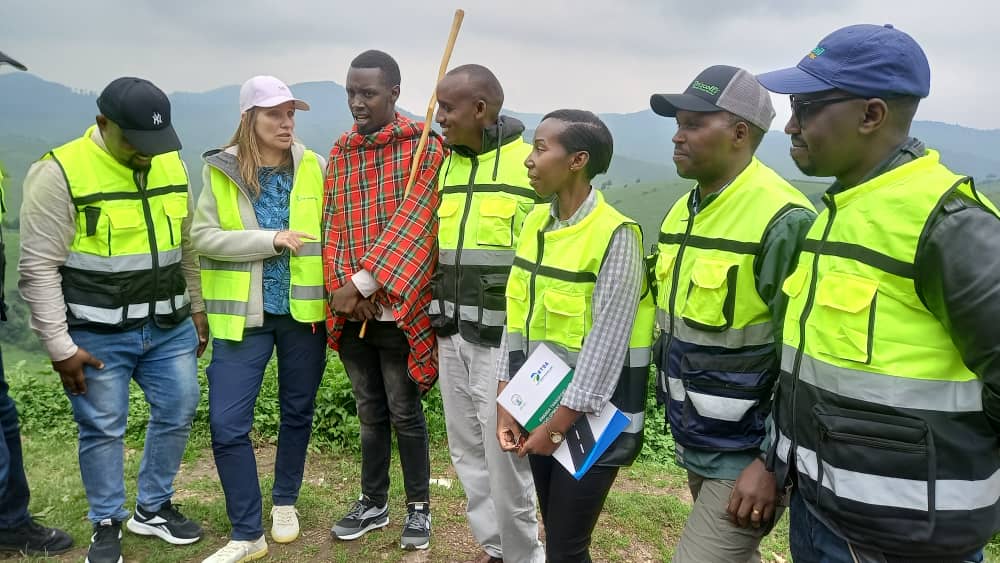 Ngabo_Karegeya's tweet photo. Today, I had the pleasure of sharing my experience regarding our newly constructed road with Madam @aweitz1105, Practice Manager for transport East Africa at the World Bank. Before the road's development, I frequently had to cancel tours, particularly during the rainy season. However, with the introduction of a tarmac road, we are now able to operate seamlessly throughout all seasons.

Even in inclement weather, we can travel to farms and conveniently park our vehicles nearby. This has significantly alleviated the challenges my community faced in transporting milk and potatoes to the market. The ease of access for cars has markedly improved our daily lives.

I express my gratitude to the Government of Rwanda for consistently finding solutions for its citizens. Additionally, I extend my thanks to the @WorldBank for their invaluable support in making this project a reality. @WBG_Transport