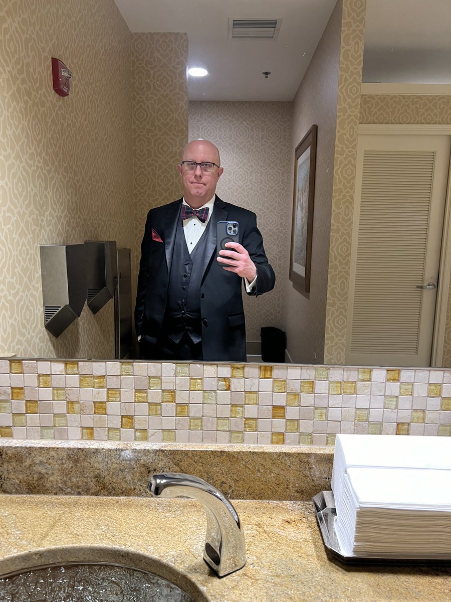 WingtipTom's tweet image. A few pics from this past New Year’s Eve.