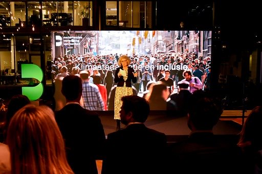 Aanpassing aan het #klimaat en zorgen voor #inclusie zijn twee topprioriteiten in 2024, zegt <a href="/medyvanderlaan/">medyvanderlaan</a> in haar nieuwjaarstoespraak voor honderden mensen in en rond de #bankensector. #koershouden in woelige tijden. Lees haar volledige speech: nvb.nl/nieuws/medy-va…