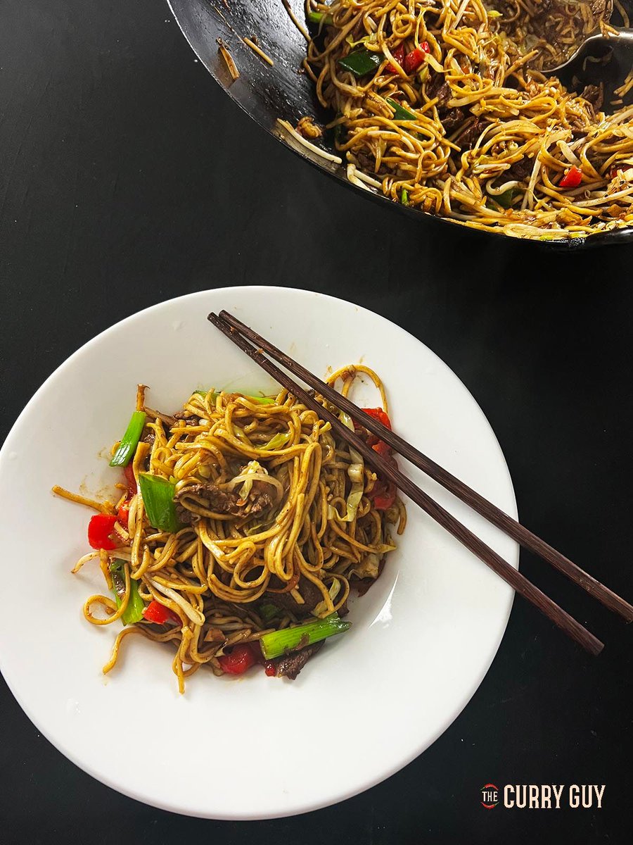 This beef chow mein recipe will get you restaurant quality results in LESS THAN 30 MINUTES! No need to go out to the takeaway when you can make this at home. RECIPE HERE ---buff.ly/48t1JoB