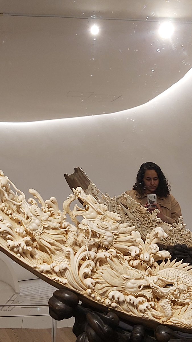 AnaPau_Rb's tweet photo. Dicen que el dragón es símbolo de transformación, vitalidad y fortuna. Mi 2024 ya trae seguras dos de esas cosas. Así que #MuseumSelfieDay es para decretar que este año también traiga la tercera. Además de mucho #ArteParaTodos. 🙃 https://t.co/QbPHVuyAAy