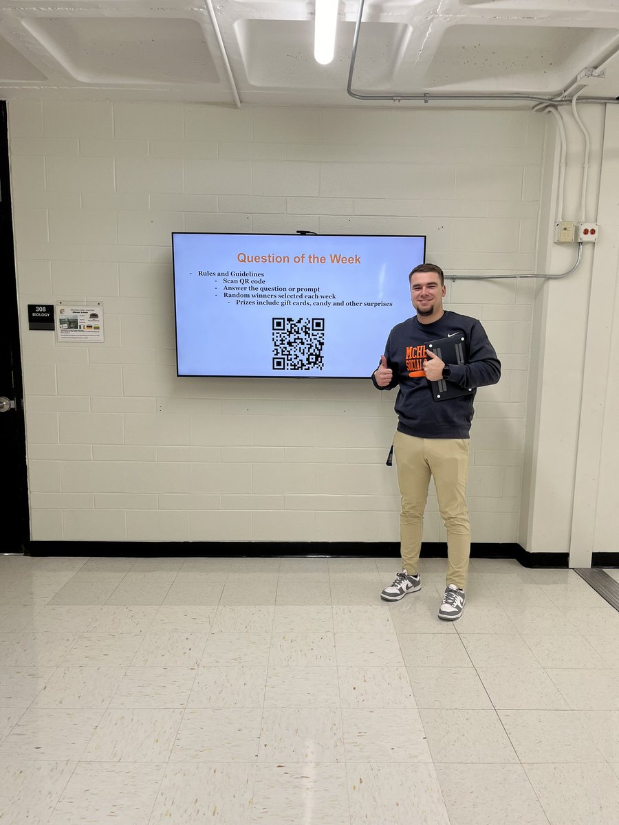 McHenrySS's tweet photo. ATTENTION all STUDENTS &amp; STAFF: Do you like gift cards, candy and other fun prizes? If so, fill out the social science question of the week every Wednesday. Winners will be chosen randomly each week. https://t.co/CYQTfJMQD0