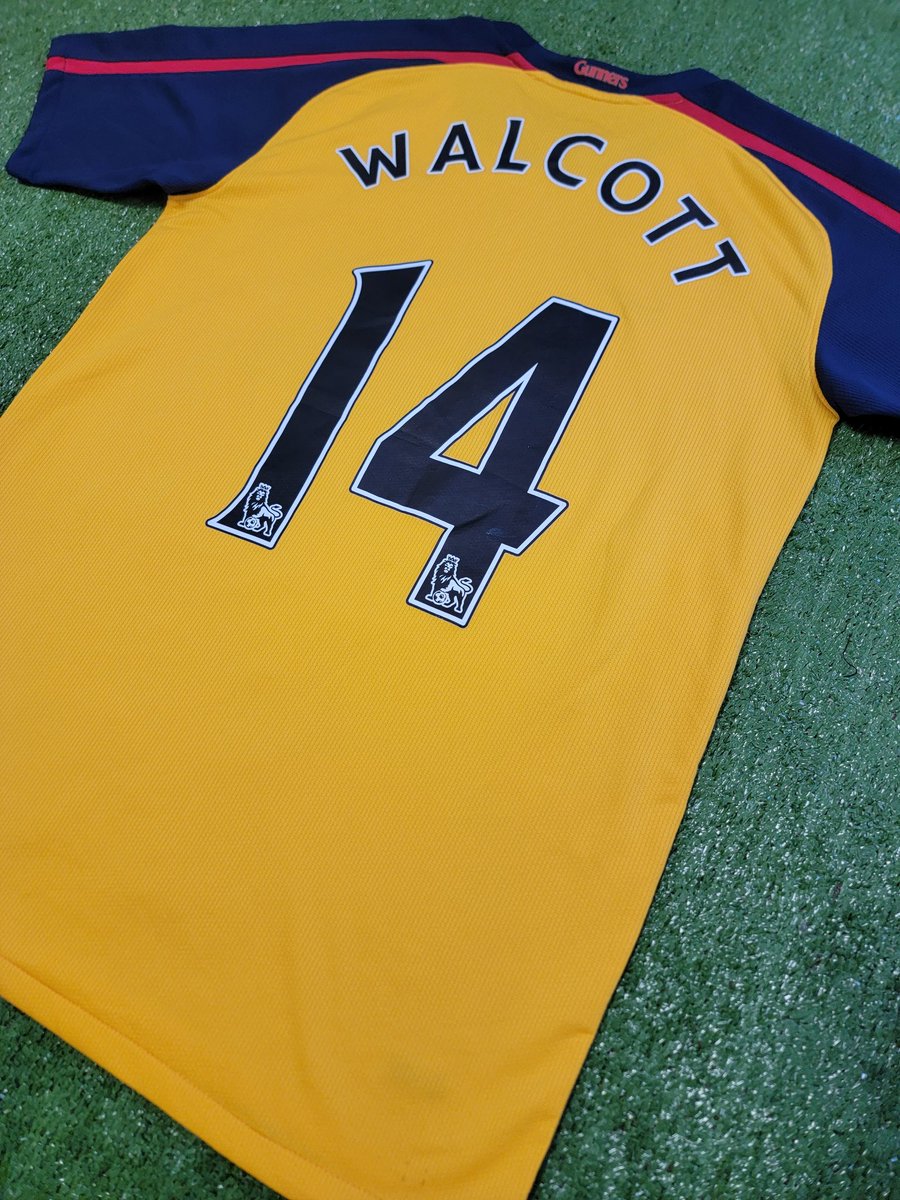 BoxFootballFRA's tweet photo. Incroyable maillot des Gunners saison 2008-2009, avec le flocage du crack de l'époque, Theo Walcott 🤩🔥
#Arsenal #Football #FootballShirt #BoxFootball #PremierLeague https://t.co/T9bR9Xddct