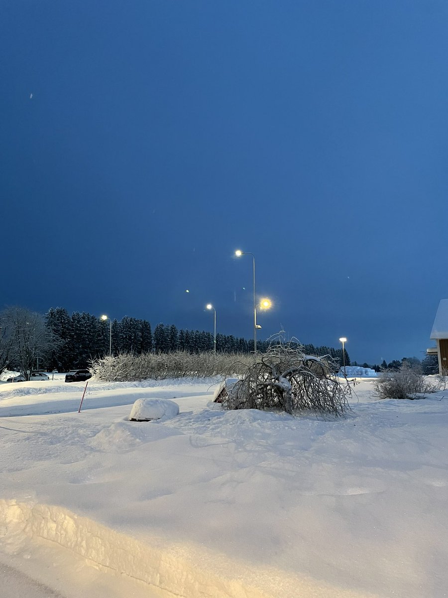 Töistä lähtiessä muistutus kenelle töitä tekee 🇫🇮 #Suomi  #hanki #taivas