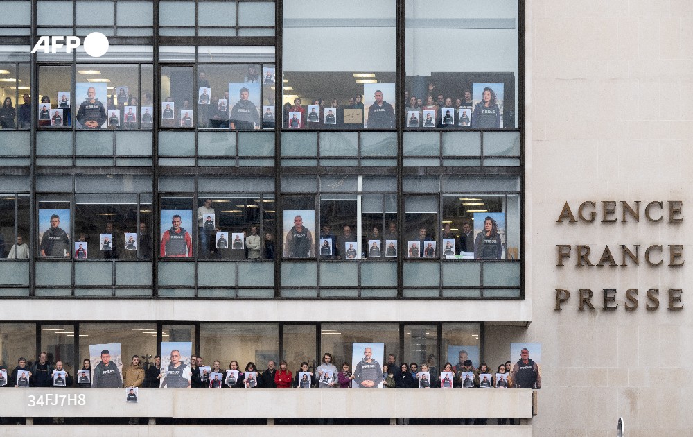Nina Lamparski (@ninaism) on Twitter photo We gathered at <a href="/AFP/">AFP News Agency</a>'s Paris HQ and other bureaus today in support of our brave colleagues in #Gaza who continue to work under constant fear of bombardment.
They are not allowed to leave the conflict zone, where at least 75 journalists have died so far #journalismisnotacrime We gathered at <a href="/AFP/">AFP News Agency</a>'s Paris HQ and other bureaus today in support of our brave colleagues in #Gaza who continue to work under constant fear of bombardment.
They are not allowed to leave the conflict zone, where at least 75 journalists have died so far #journalismisnotacrime