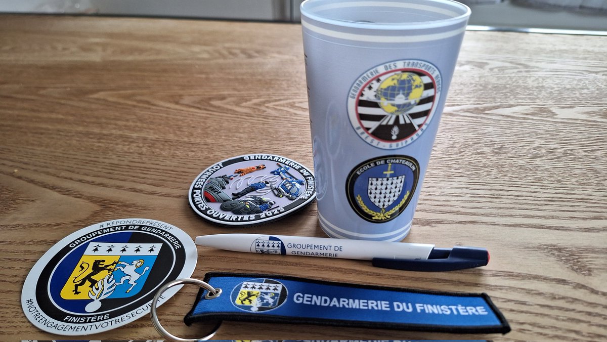 jerome_jarny's tweet photo. Retour de reportage. La @Gendarmerie_029 sait recevoir 😊👍🏻 merci pour les goodies!
🎙On vous parle bientôt sur @CherieFMQuimper des UBCO, ces nouveaux 2 roues électriques et écologiques, commercialisés par @toadinnovation à Quimper, qui seront utilisés par les gendarmes du 29 https://t.co/wQlrP3Muuc
