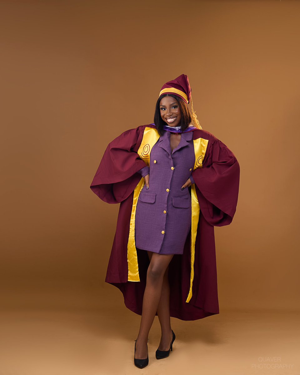 buhmiee's tweet photo. A graduATE 🔥🔥❤️❤️ https://t.co/OhJGdAgJN4