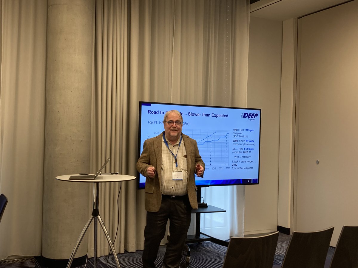 Earlier at #HiPEAC24: Hans-Christian Hoppe presented the #DEEPsea project in the CONCERTO workshop. Want to know where else to find us during the conference? Check out our website for more or come by  the #SEAprojects booth for a chat. 💬 

🔗deep-projects.eu/workshop-and-h…