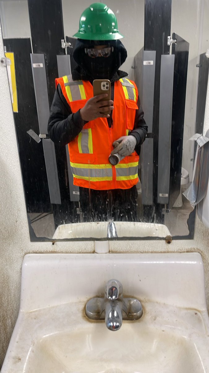 all yall bitchin ab the weather, I literally work construction 😂😂😂