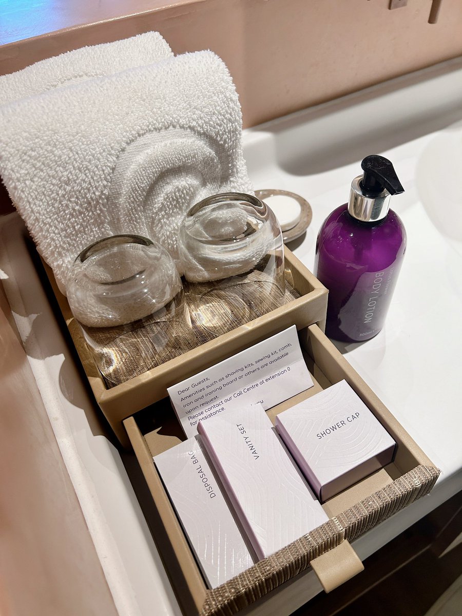 Centara Ubon โรงแรมเปิดใหม่ในอุบล อยู่ติด Central ใจกลางเมือง ห้องใหม่ 40ตรมเราจองเป็นห้อง pool view จะมีระเบียง เย็นๆจะมีดนตรีสดด้วยนะ <a href="/ExploreCentara/">Centara</a> 

#ที่พักอุบล #traveler #โรงแรมอุบล #Centara #airbnb #snow