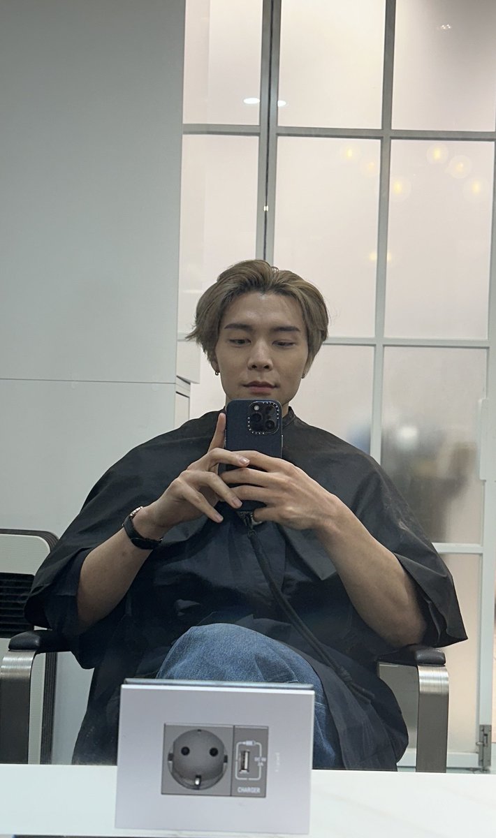 jsuhsource's tweet photo. 240117 - 🐱🫧💌
Me getting ready to dye me hair ㅋㅋㅋㅋㅋㅋㅋ
You'll find out the color soon ㅋㅋㅋ
No need to rush ㅋㅋㅋㅋㅋ
Let me give you a hint
It's my first time trying it
ㅋㅋㅋㅋㅋㅋㅋㅋㅋㅋㅋㅋㅋㅋ The hint is not a joke https://t.co/6kBUh6XT1q