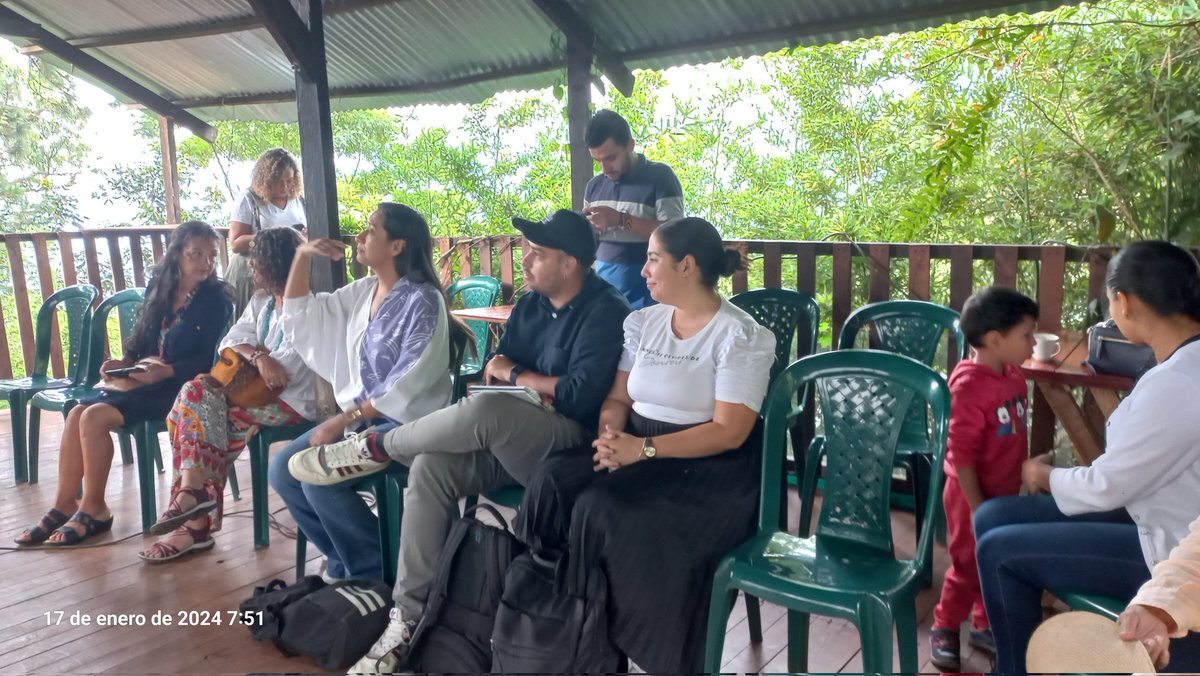 sofiospina_2014's tweet photo. En #Andoke #CaliRural con Secretaria de Turismo #Cali @MabelLaraNews y empresarios de 13 corregimientos #FarallonesDeCali #PNNFC dando a conocer nuestra oferta d #TurismoDeNaturaleza #Colombia y retos para fortalecer nuestros emprendimientos #GuardianasDeLaMontaña Cgto Los Andes https://t.co/qTlt2wseuW