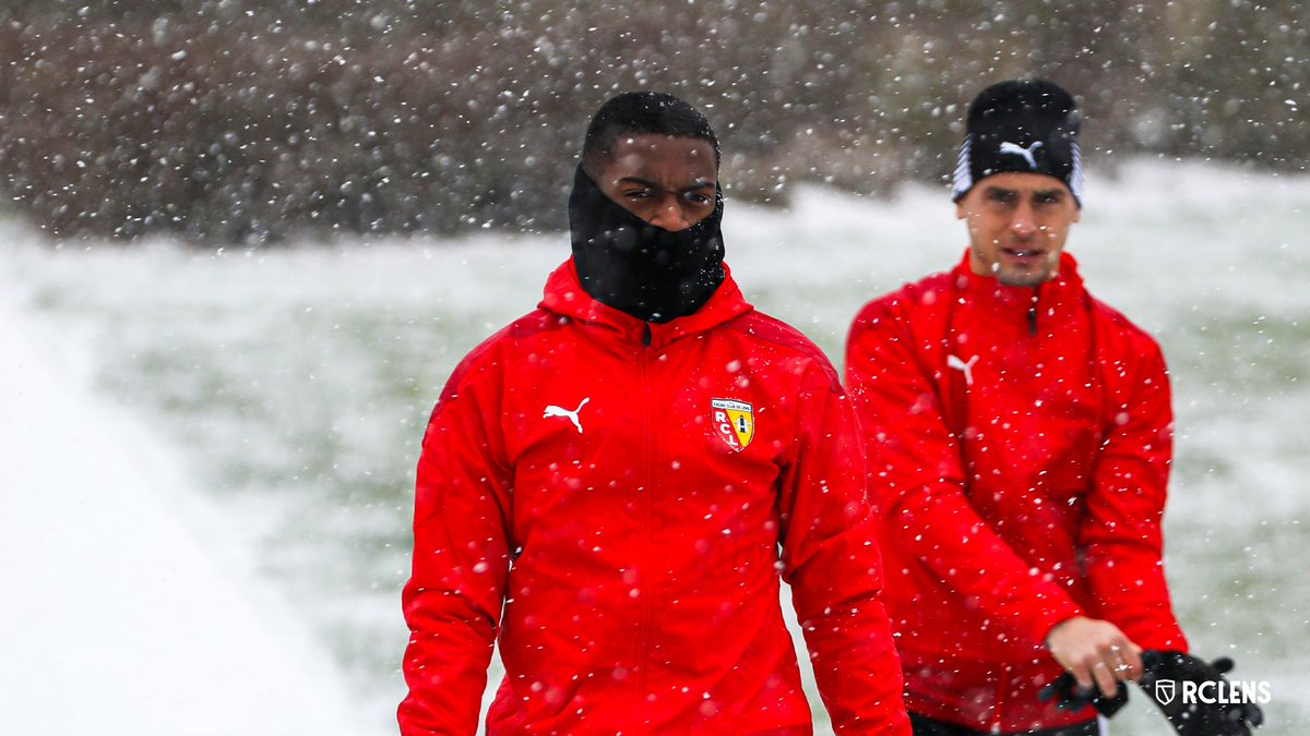 RCLens's tweet photo. Au 𝒄𝒐𝒆𝒖𝒓 ❤️💛 de l’hiver ❄️

#FierDEtreLensois https://t.co/C17Qruk9Dj