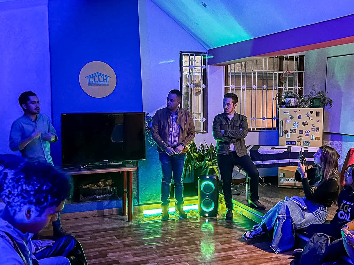 OscarRamosCal's tweet photo. 🌟 Ayer, estuvimos presentes en el lanzamiento de la plataforma #DistritoCH, una propuesta ganadora de los #PresupuestosParticipativos 2022-2023.
Te invito a descubrir este espacio virtual que consolida a los agentes culturales y gastronómicos de #Chapinero. 🍔🎻🎨🍷 https://t.co/0nBiKQG79j
