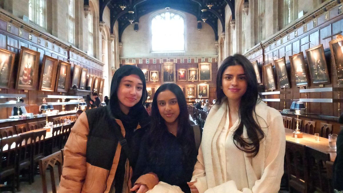 SFH6 students attending a taster day at Oxford University Christchurch College