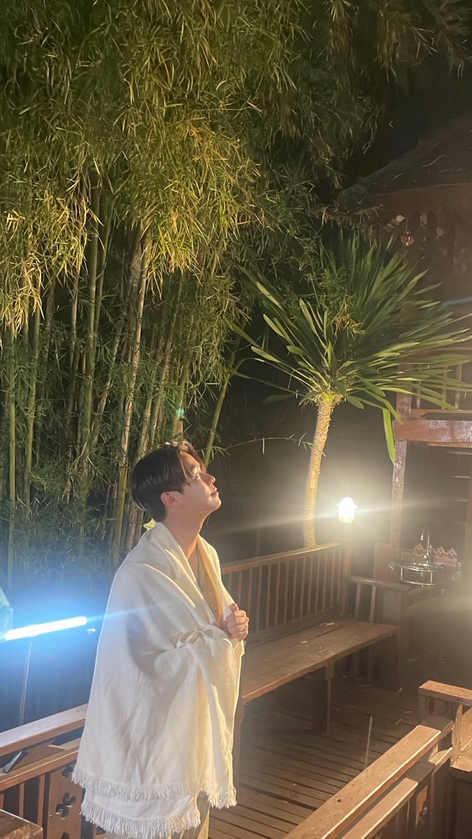 winny_thanawin's tweet photo. ชอบซีนนี้ที่สุด รอติดตามนะ 🌖⭐️
#WeAreSeries https://t.co/gra15ECvRB
