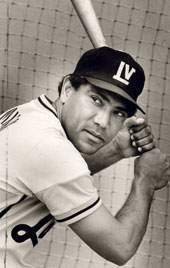 Muchas felicidades a  Antonio Muñoz, el Gigante del Escambray, gran pelotero y digno cubano, que acaba de cumplir 75 años. ¡Que sean muchos más!