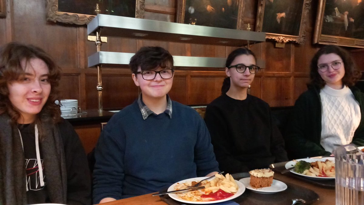 Lunch at Christchurch College, Oxford with SFH6 students, thanks to Debate Mate and Sydenham staff for organising.