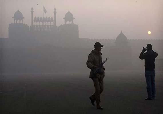 airnewsalerts's tweet image. #weatherforcast 

Indian Meteorological Department (IMD) has forecast that very dense fog conditions likely to continue to prevail over #NorthIndia for the next four days. 

Weather agency also said that severe cold wave conditions, and severe cold day conditions will continue in…