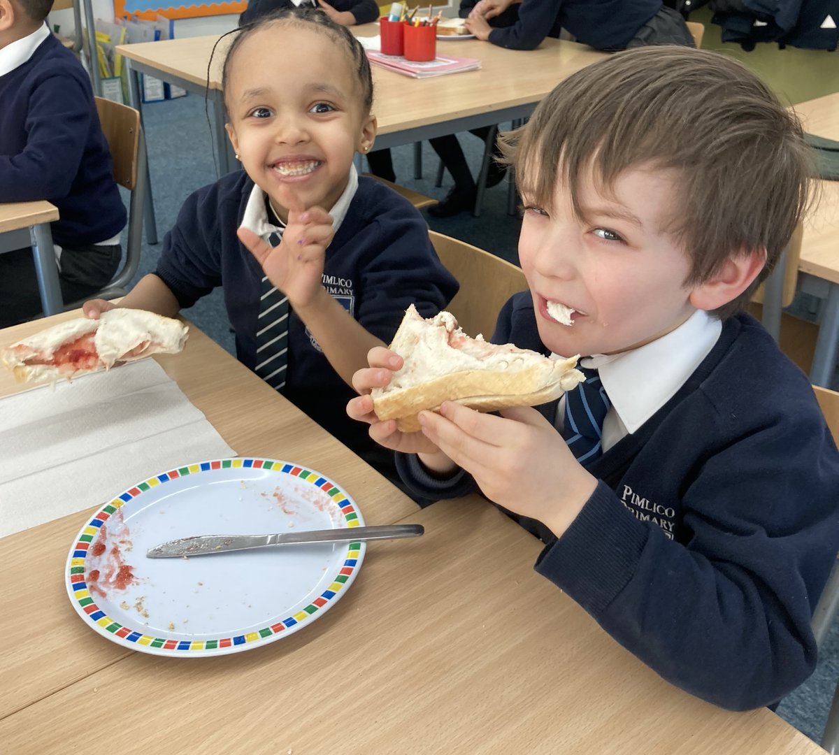Pimlico Primary (@pimlicoprimary) on Twitter photo In Year 1 PHSE, the current theme is 'tackling new challenges'. Last week our students created instructions and practiced the process needed to make a delicious jam sandwich. Being able to follow instructions and make basic food is a great life skill to develop! π₯ͺ In Year 1 PHSE, the current theme is 'tackling new challenges'. Last week our students created instructions and practiced the process needed to make a delicious jam sandwich. Being able to follow instructions and make basic food is a great life skill to develop! π₯ͺ