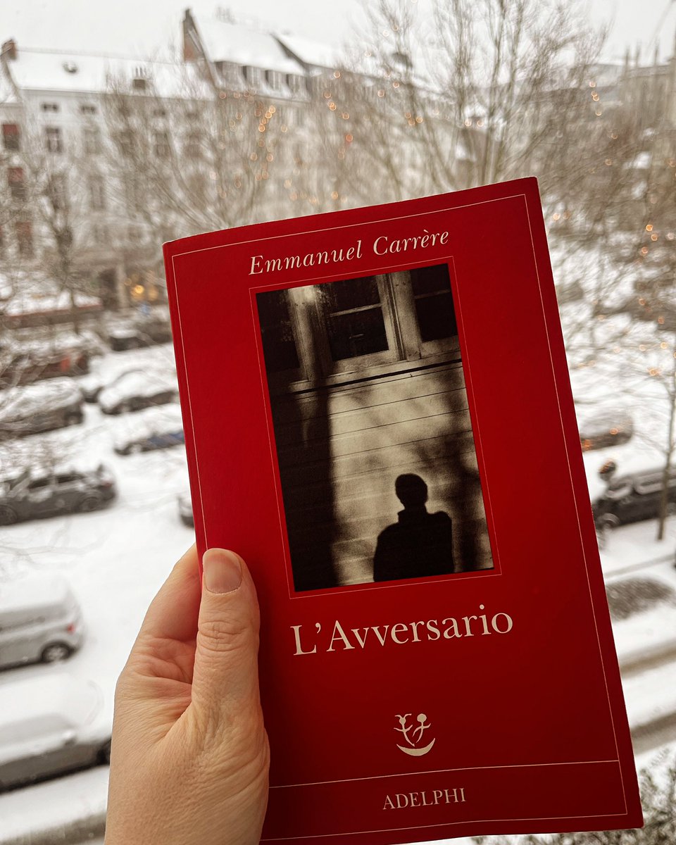 DrCrymi's tweet photo. “Impossibile pensare a questa storia senza immaginare che sotto ci sia un mistero, una spiegazione nascosta. Il mistero, però, è che non esistono spiegazioni, e che per quanto inverosimile posa sembrare, questo è ciò che è accaduto.” L’Avversario, Emmanuel Carrère https://t.co/L8ZHSouMja