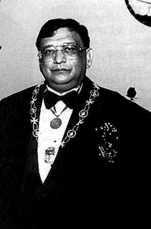 OrlandoDeavilaP's tweet photo. Hasta 1962, Neiva aún era una ciudad pequeña y habitada por menos de 90 mil habitantes. Por eso causó tanto revuelo la noticia de que el embajador de la India en Colombia había llegado de visita. O eso pensaron. Esta es la historia de como un seminarista burló a toda una ciudad. https://t.co/lATcNW8d1a