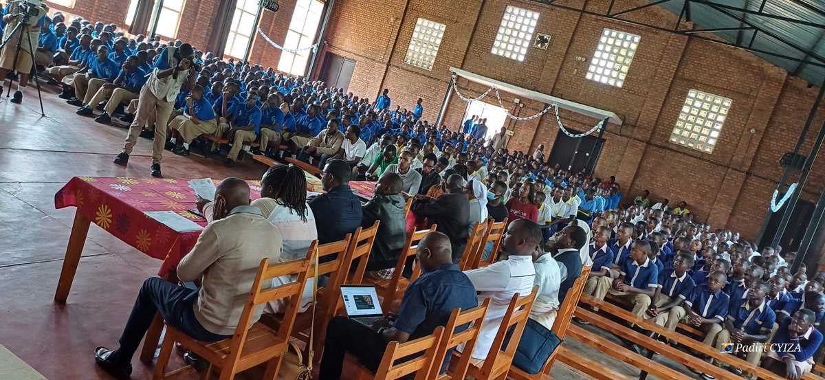 Fr_Ramon_K_TVET's tweet image. 1/5
&quot;#NanjyeNdiTVET&quot;! Iyo ni yo yari intero mu imurikabikorwa ryabaye ejo ku wa 16/01/202. Ryitabiriwe n&apos;amashuri ane yegereye ishuri ryacu afite #O_level, abatumirwa barimo na @ZiplineRwanda, abaturiye ikigo n&apos;abagize umuryango mugari w&apos;ishuri.
@RTB_Rwanda
@KabgayiOf 
@Kamonyi