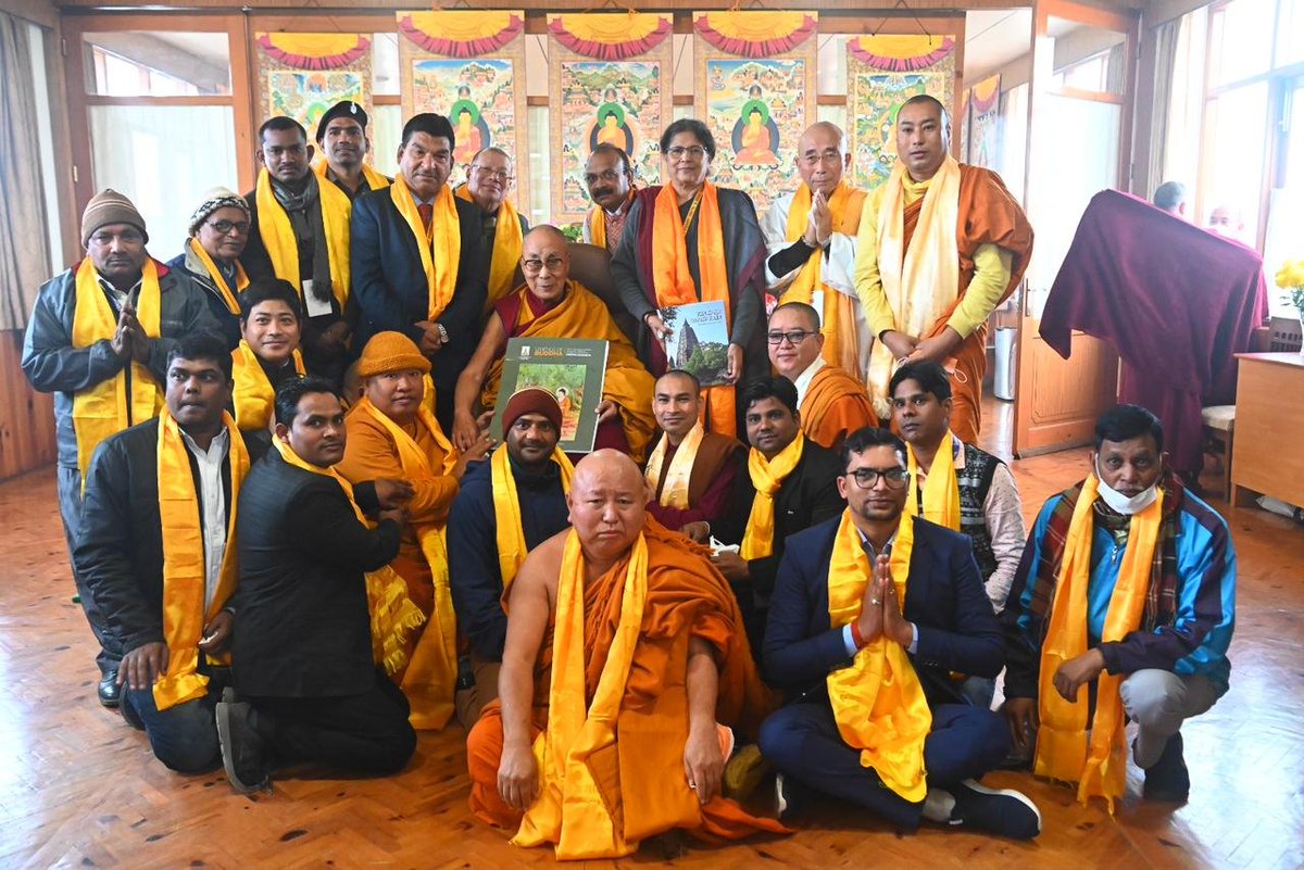 #Bihar: The #DalaiLama , the spiritual head of Tibet, had a discussion with representatives of the Bodhgaya Temple Management Committee (#BTMC), as well as a few other monks, at #Bodhgaya. Books on the Monuments of the #MahabodhiTemple and an art portfolio on #LordBuddha were