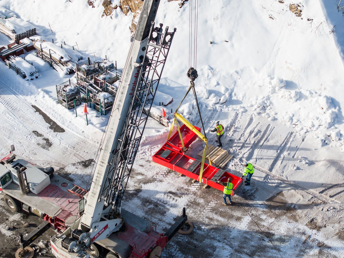 CERN_FR's tweet image. Livraison spéciale depuis l&apos;étranger 📦

La #PhotoDeLaSemaine du CERN montre les composants chauds de l&apos;expérience DUNE, fournis par le #CERN, arrivant au @Sanfordlab, aux États-Unis. #DUNEscience

Lisez les dernières nouvelles sur DUNE : home.cern/news/news/expe…