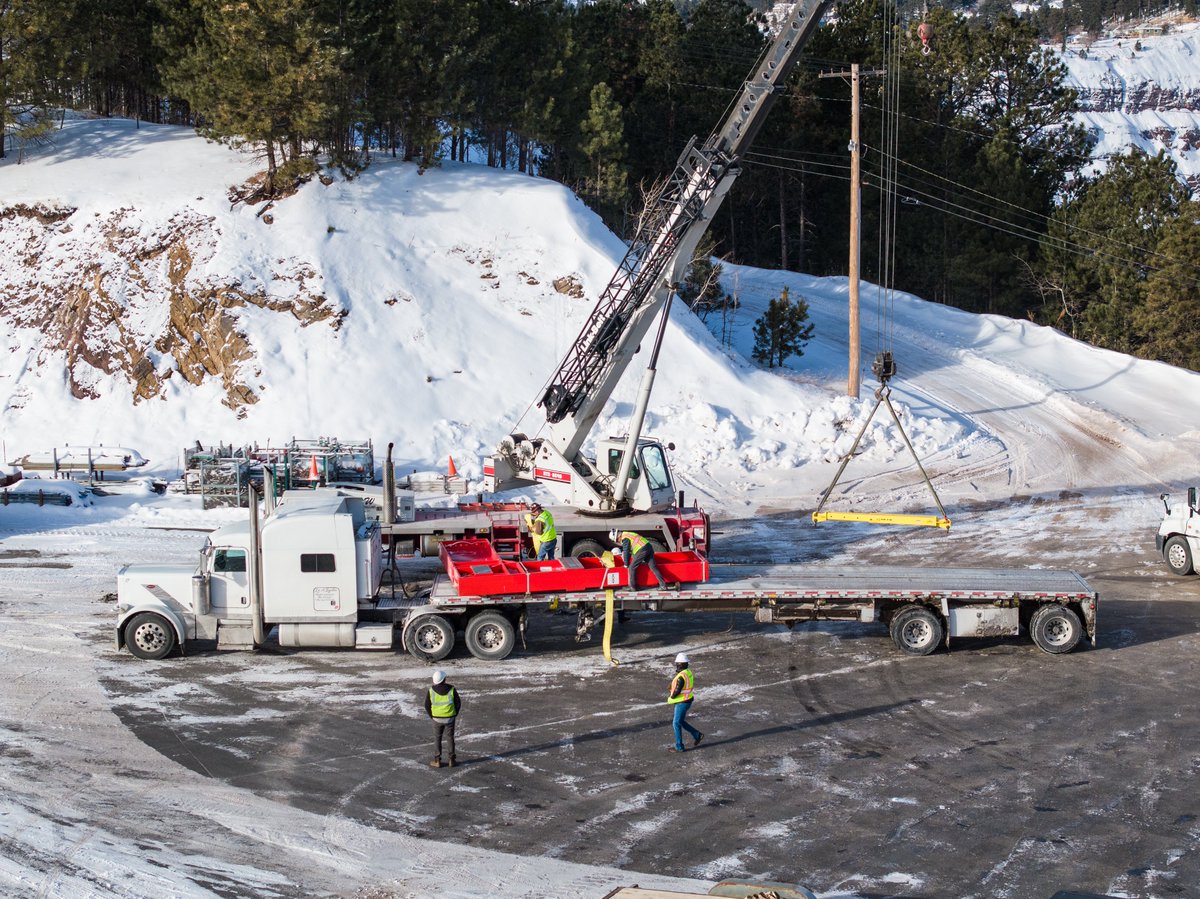 CERN_FR's tweet image. Livraison spéciale depuis l&apos;étranger 📦

La #PhotoDeLaSemaine du CERN montre les composants chauds de l&apos;expérience DUNE, fournis par le #CERN, arrivant au @Sanfordlab, aux États-Unis. #DUNEscience

Lisez les dernières nouvelles sur DUNE : home.cern/news/news/expe…