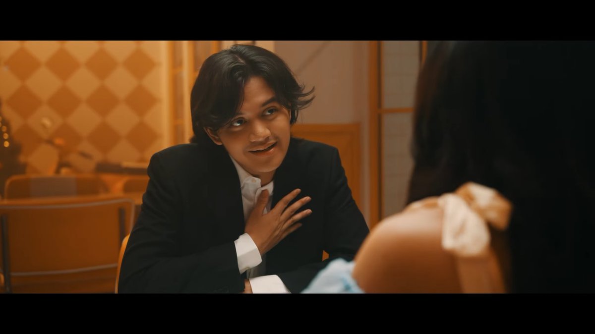 arsh1ekins's tweet photo. ini lagu shakira j dan arash buana enk bgt bro fak lah, emg bole serelate ini? https://t.co/UxymXgyHCA