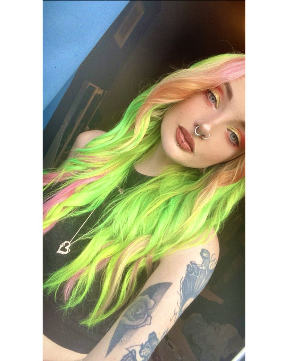 watermelon head 🍉

#brighthair #uvhair #crazycolourdye #greenhair #pinkhair #yellowhair