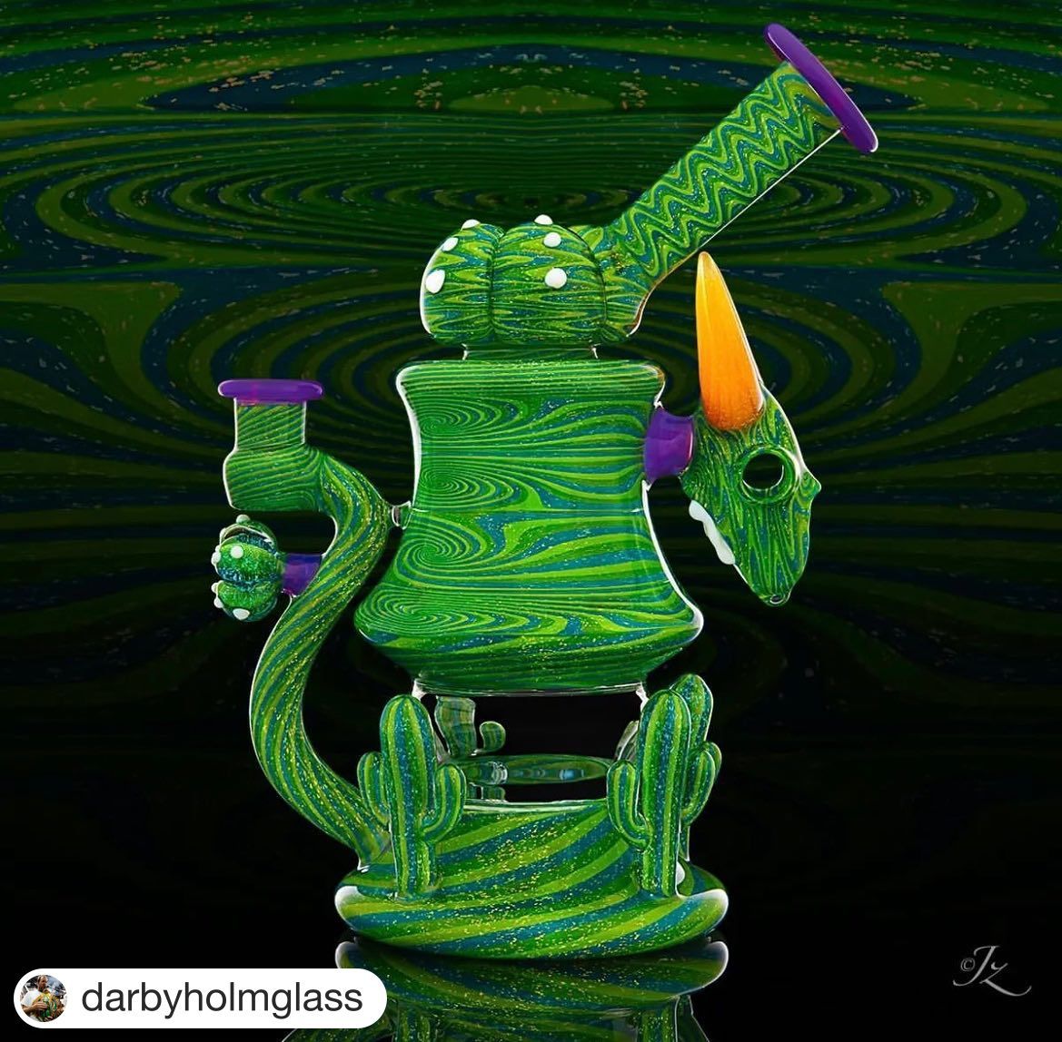 xfadeorg's tweet photo. Artist:  @darbyholmglass
・・・
@walmotglass x @darbyholmglass 
This piece was displayed at Chicago Made @madegallery in Chicago, Illinois on 420 . 
Thanks @walmotglass for putting together such a stellar piece 🙏🏻 https://t.co/JEqABEnJ7M