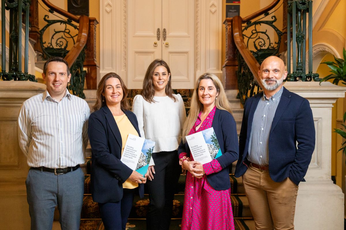 Read how 6 of Ireland's AHBs have worked together to help make the sector more sustainable and reach their net zero goals. Knowledge Hub content is free to members 👉 bit.ly/3GSKHny @CluidHousing @CircleVha @coophousingie @oakleehousing @RespondHousing @tuathhousing