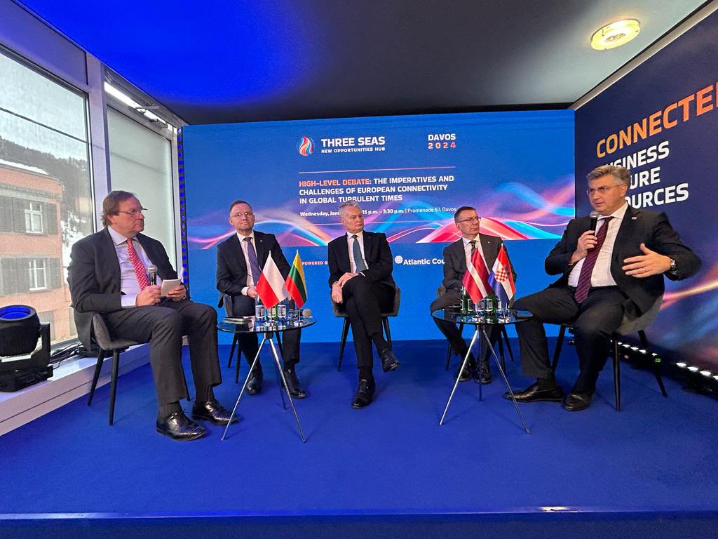 Na panelu Inicijative Triju mora #wef24 raspravljamo o daljnjim planovima u povezivanju prostora između Jadrana, Baltika i Crnog mora. Kao suosnivačica #3SI 🇭🇷razvija strateške energetske, prometne i digitalne projekte kako bi osigurala bolju povezivost i održiv gospodarski rast.