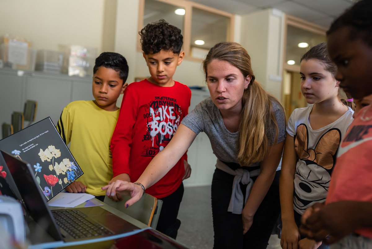 xarxa_xnej's tweet photo. La @FundacioBofill busca 8 dinamitzadores per al programa d' #EquitatDigital "Code Club"
👉 + INFO https://t.co/dup3WO6zOV 
La data màxima per enviar el CV és el 26 de gener #infoxnej #educació #FemXarxa @hgardo https://t.co/ORh1ltaoJN