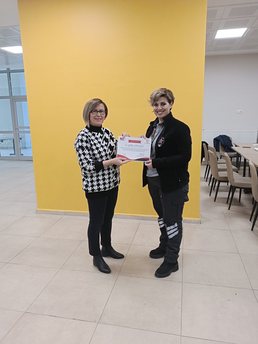 📍Pamukkale Yurt Müdürlüğü
İl Müdürümüzce personellerimize hazırlatılan teşekkür belgelerini Müdire Hanım <a href="/vildanbasbug/">Vildan Basbug 🟢 🇹🇷</a> güvenlik personellerimize takdim etti. Ardından güzel bir kahvaltıda bir araya geldik.Emeklerinden dolayı herkese teşekkür ederiz. <a href="/omer_ilman/">Ömer İlman</a> <a href="/GSB_Denizli/">Denizli Gençlik ve Spor İl Müdürlüğü</a>