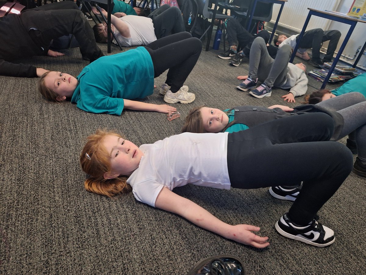 MrsAMcQuade's tweet photo. Room 13 took part in a little yoga to start off PE today. https://t.co/YGPSuozhfx