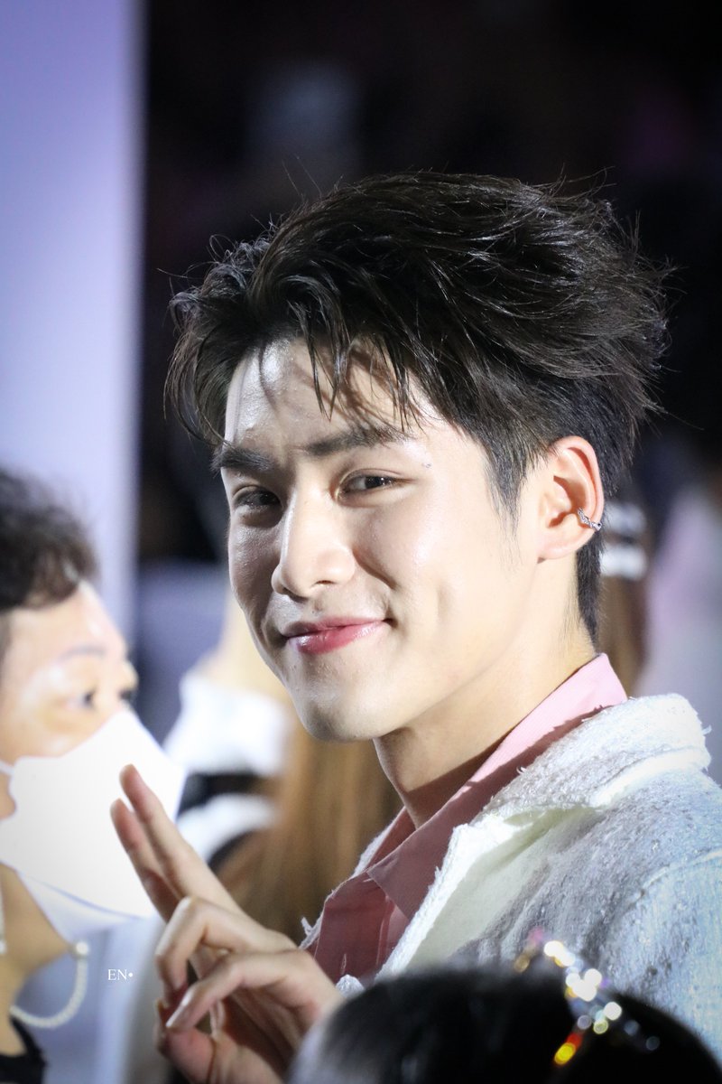 elan_oh00's tweet photo. ฉองนิ้ว ฉู้ๆฮับ✌🏻🩵

 #lengso #LengThanaphon 
#เล้งธนพล @Lengso_ 
#LOrealParisTH #LOrealGlycolicBright https://t.co/WK3v4ZK2ku
