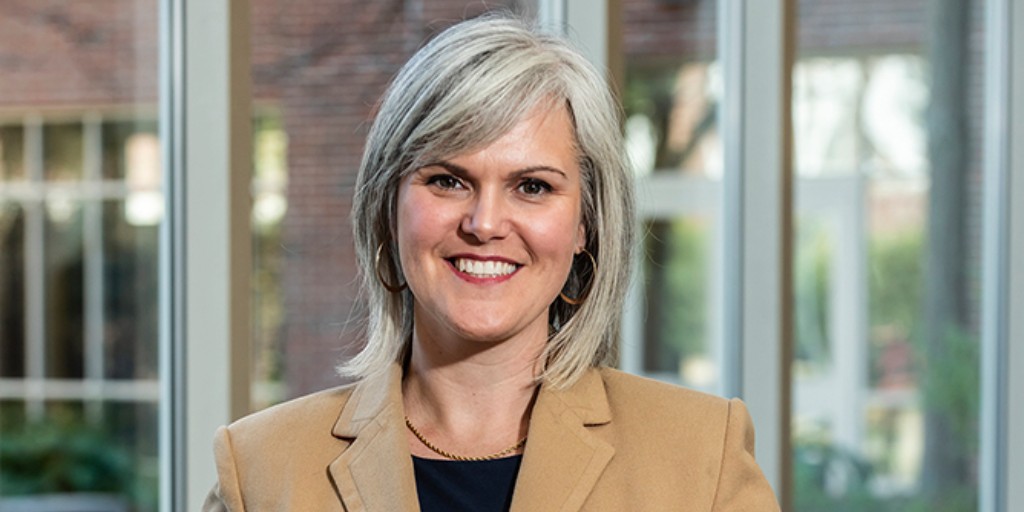 #BCSSW alumna Claire Donohue, M.S.W/J.D.’05, puts people at the center of her practice—a skill that has served her well as a public defender and @BCLAW professor. ow.ly/Elkp50QrI6z