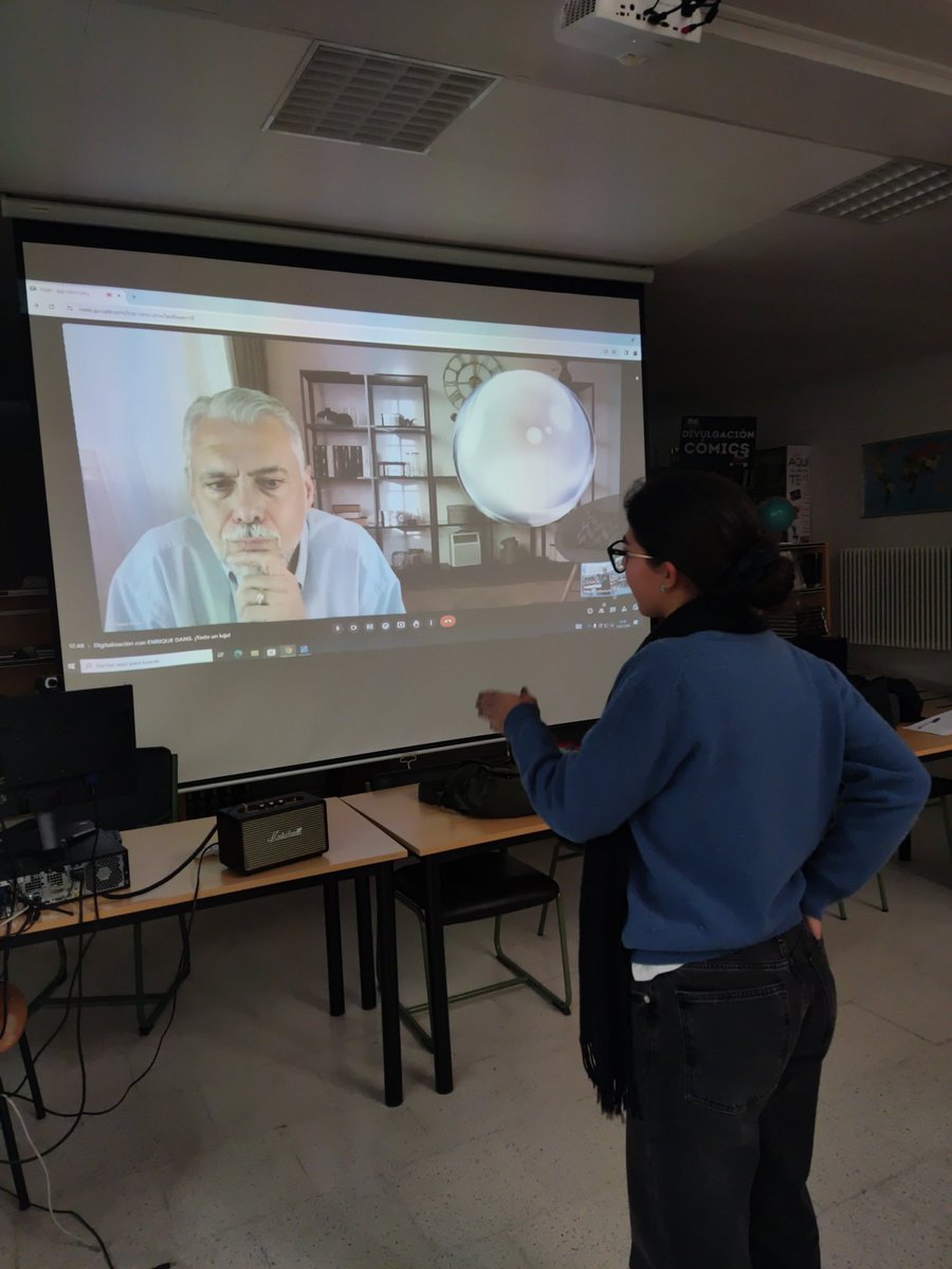blancanamero's tweet photo. Cuando el profesor @edans tiene un auditorio de chavales de 2bach que no deja de crecer, que pregunta, que está aprendiendo...es pq hay que traer al aula a personas q ofrezcan #Valor, que #conecten y que sepan mantener la atención de los chavales 2h en #Streaming. #RegaloDeDía https://t.co/DvOVjUkbDR