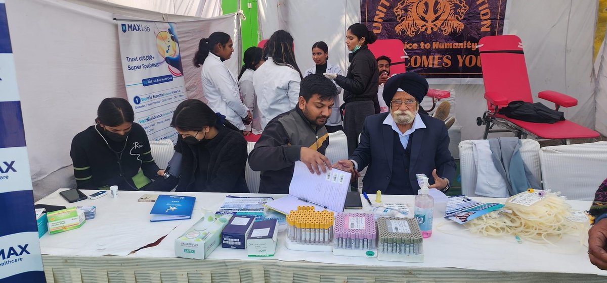 usfsewa's tweet photo. On the auspicious occasion of 358th Purab of Dhan Sahib Shri Guru Gobind Singh Ji, a blood donation camp and free health check-up camp was organized by the #TeamUSF in the premises of Guruparv Pandal located at Gurudwara Race Course, Dehradun. https://t.co/y7ZMrnLZOm