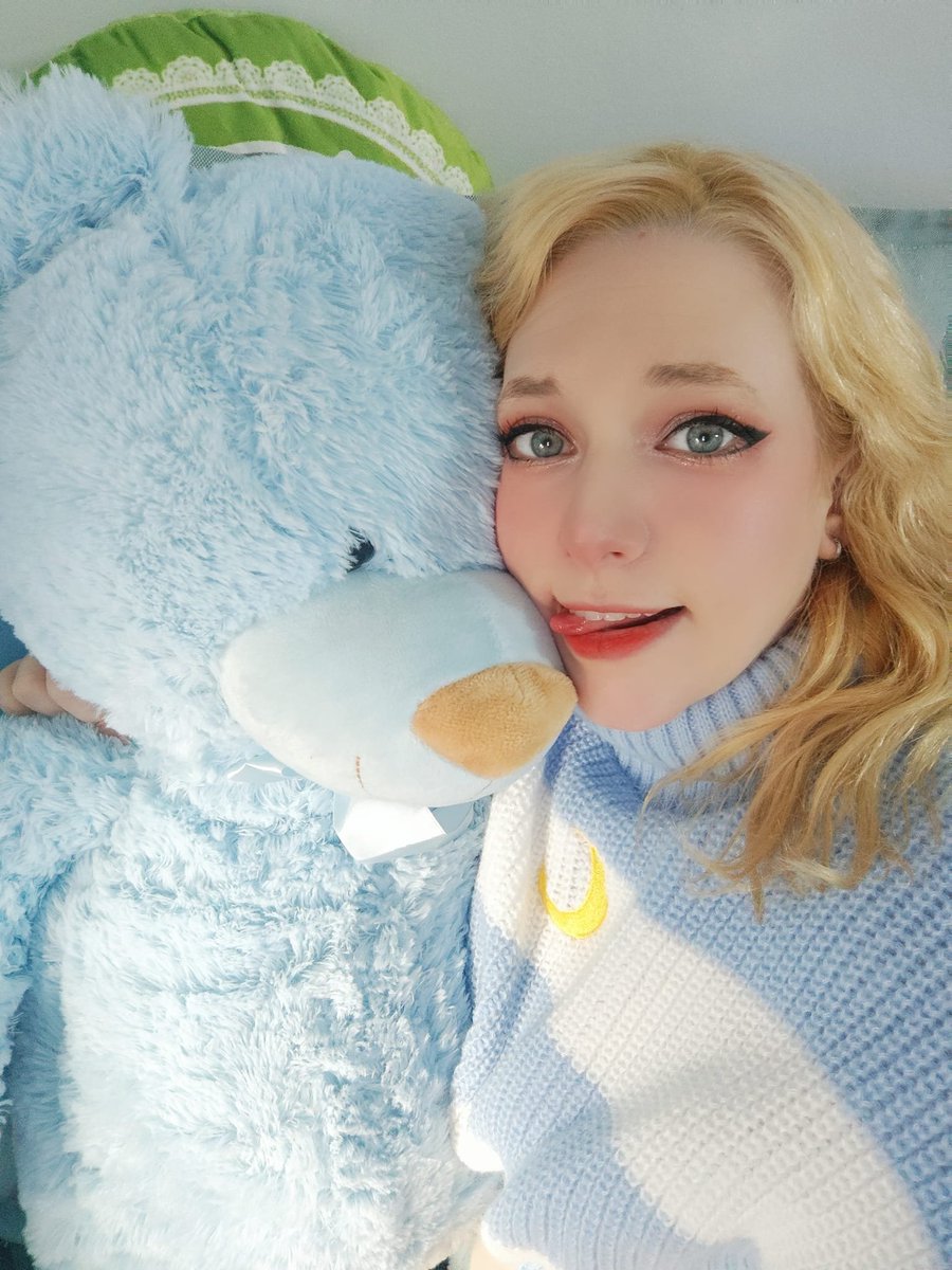 SH1NY_ST4RS's tweet photo. Empezamos por nuestra princesa azul❄️

Nombre: Blau
Color: Azul pastel 🩵
Cumple: 4 de septiembre ♍️
Animal favorito: Oso (🐼 y 🐻‍❄️)
Grupo fav: Yoruami (夜光性アミューズ) 🎵
Pasatiempo: videojuegos y Doramas 🎮✨

Puedes seguirla en @Laumaknae 🩵 @blaucosplay https://t.co/lIgwVbjVu5
