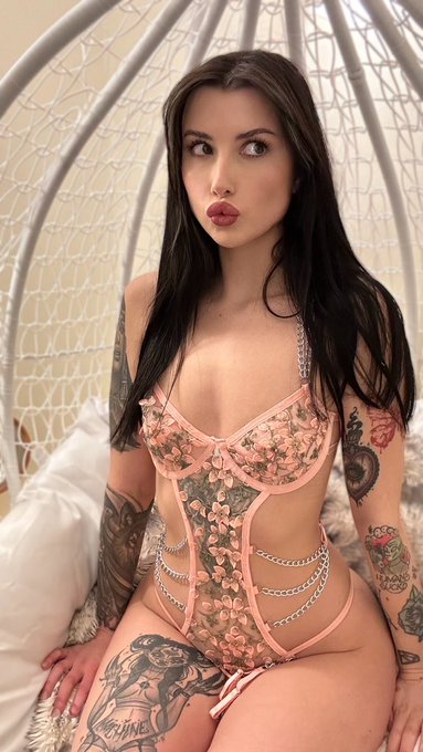 Left or right? https://t.co/OgZ8TQW9Bn