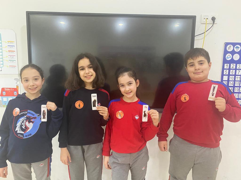 İlkokul kadememizde 4 hafta süren Master First “Duygu Okuryazarlığı” dersimizi tamamladık. 
Öğrencilerimiz kendi duygu ve düşüncelerini ifade etmeyi öğrenirken aynı zamanda arkadaşlarının da duygu ve düşünceleri hakkında fikir sahibi oldular. ❤️💙