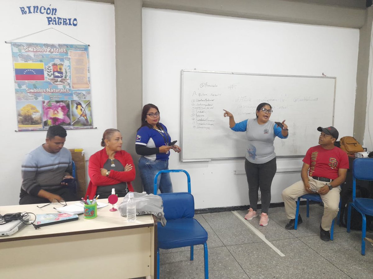 CATF_HECTORCR's tweet photo. #17Ene Socialización Redes Sociales 2.0 tutores CBIT Lara @Fundabitlara01 @NicolasMaduro @_LaAvanzadora @MPPEDUCACION @leivi24 @ArriechiNixon @Dimary08 https://t.co/f116nQ5Ugn