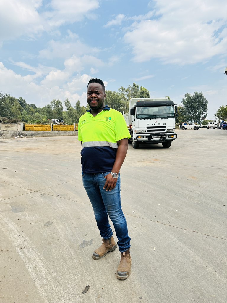 MokweleMmaphuti's tweet photo. Those big dreams you're chasing requires you to sleep with only one person, souls are heavy! https://t.co/cXeU4ykvYS